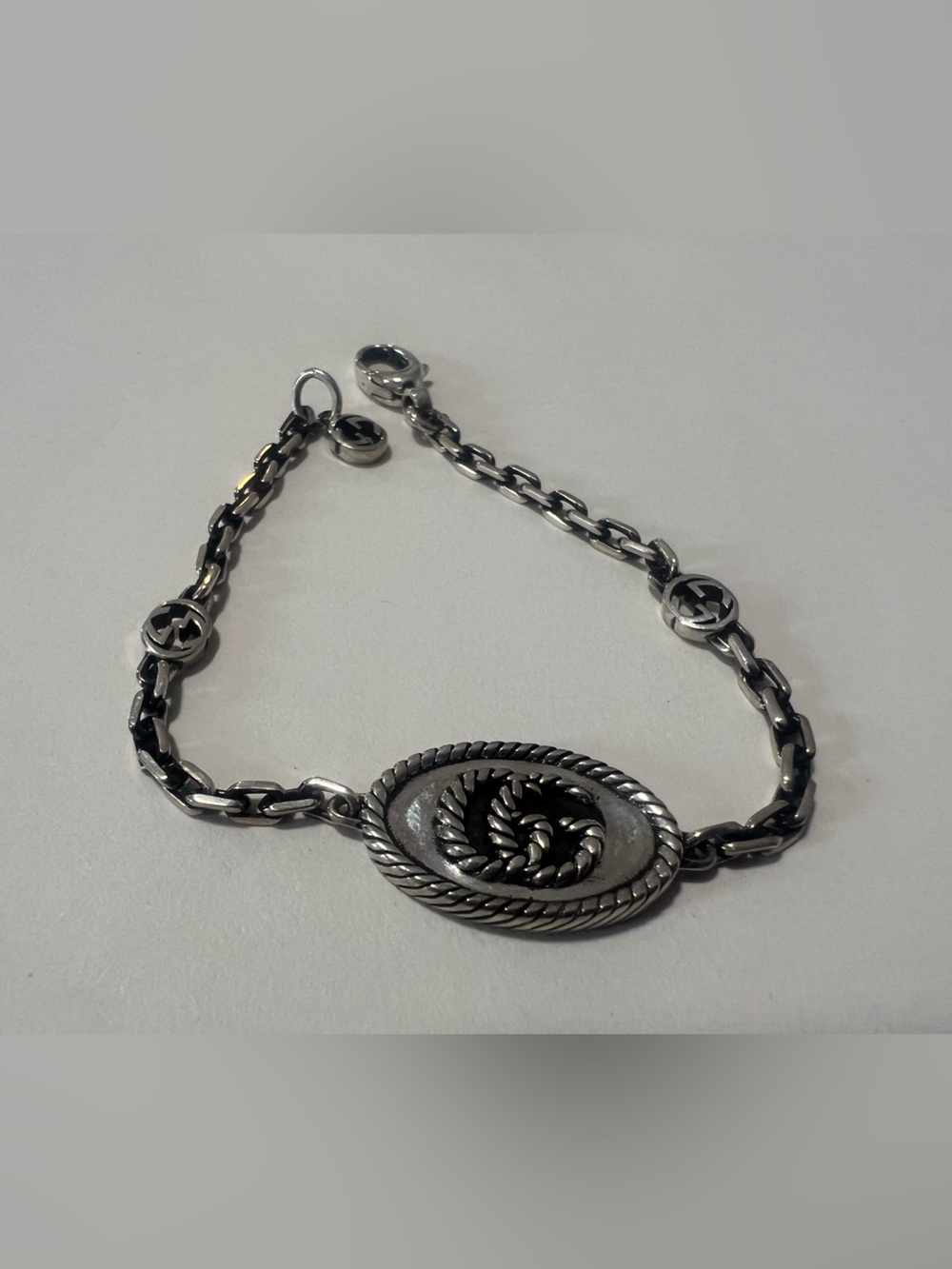 Gucci Silver-Tone Rope Oval Medallion Bracelet - Black Accents